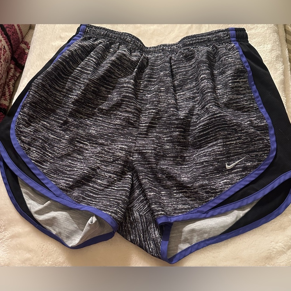 Nike dri-fit shorts size small